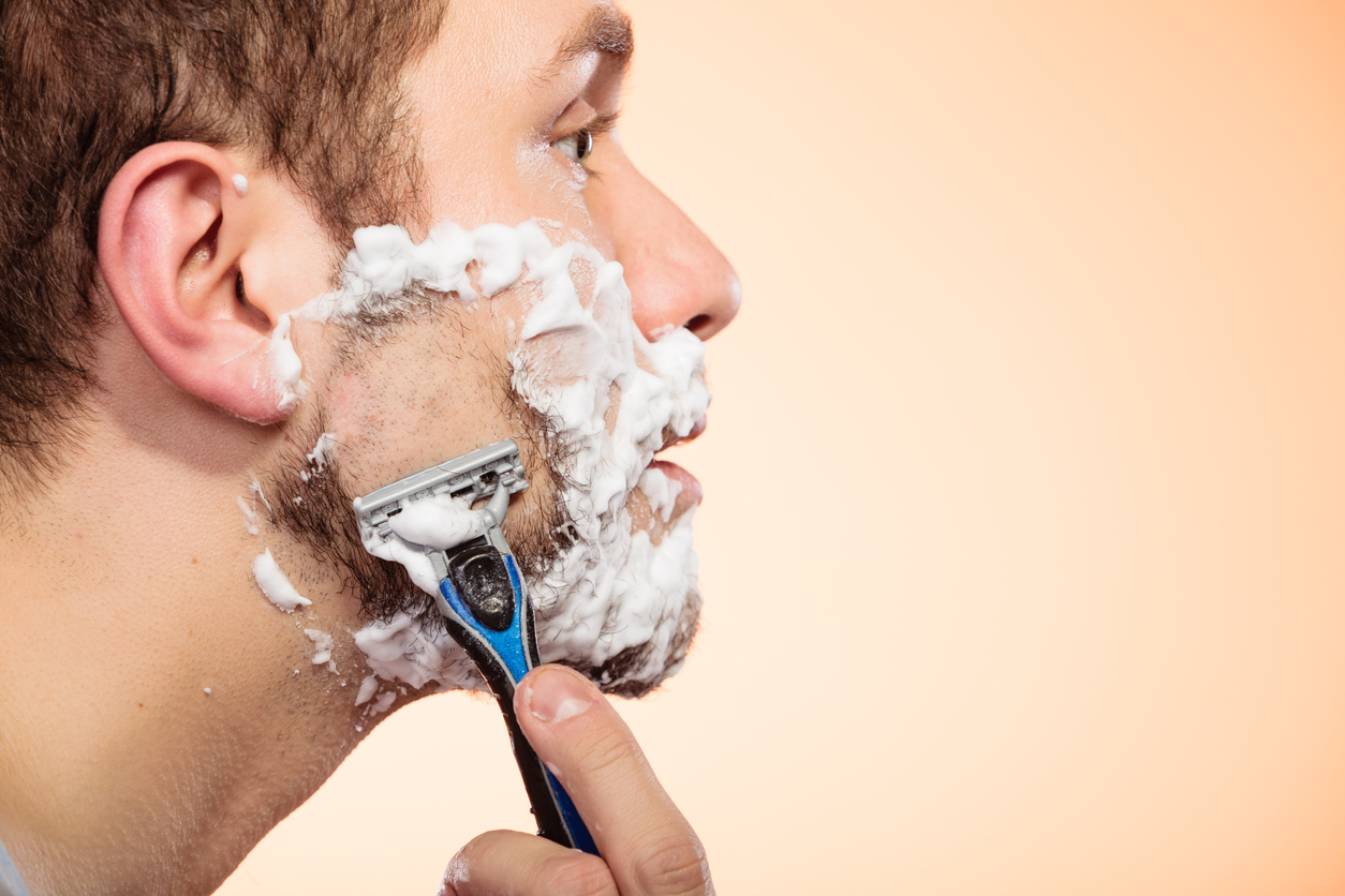 man-shaving-with-razor